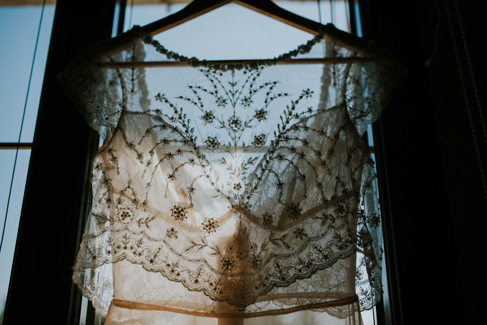 Robe de mariée bohème et haut de gamme.
