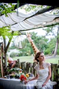 Mariage Au Thème De Décoration Safari Chic Avec Girafe Et Scénographie Bohème.