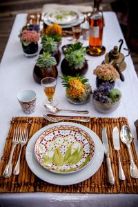 Centre De Table De Décoration Sur Le Thème Safari Et Romantique En Fleur Exotique.