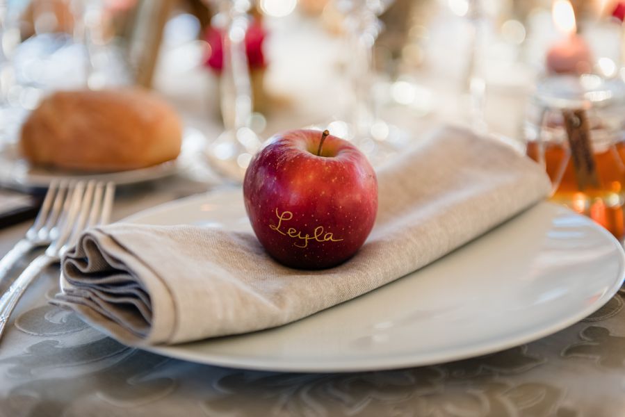 Décoration en fruit et pomme pour la réception de mariage en novembre par Elisabeth Delsol.
