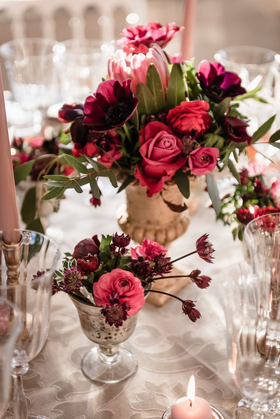 Décoration et centre de table en rose romantique de mariage en novembre par Elisabeth Delsol.