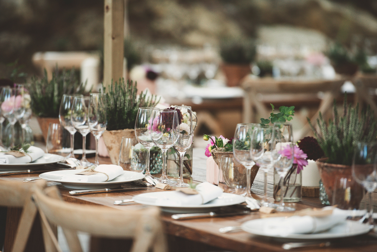Se marier au Cap Ferret avec une décoration et centre de table bohème chic.