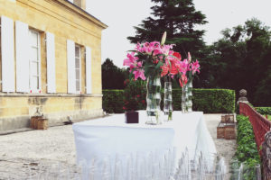 Décoration Des Tables De Cocktail En Extérieur Au Château Renom Pour La Soirée Vinexpo Par Elisabeth Delsol.