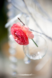 Composition Florale Rouge : Décoration De Mariage Et événement.