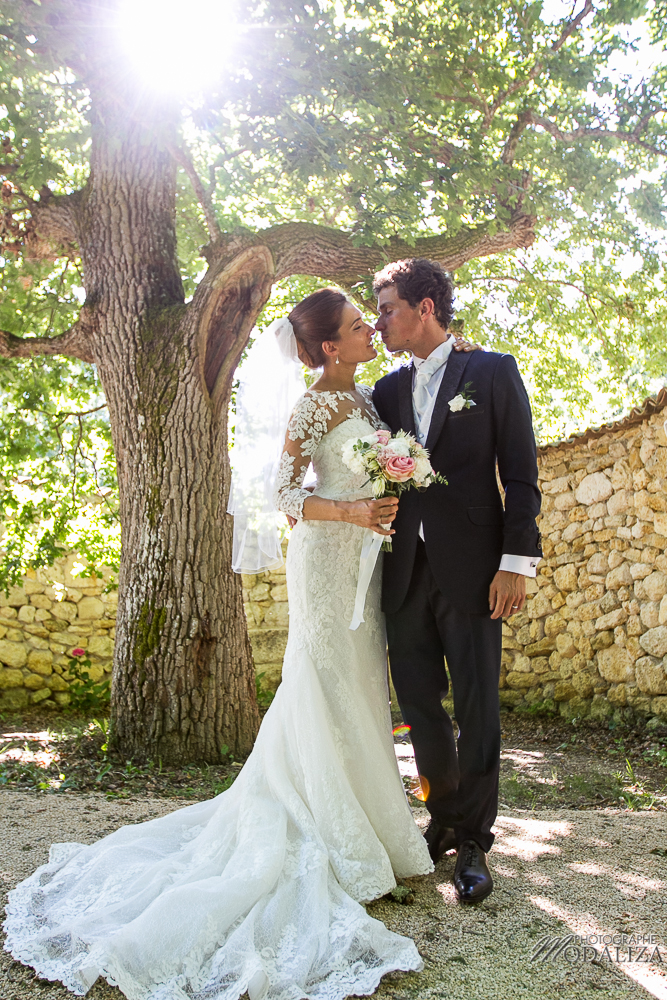 Séance photo d'un mariage champêtre à Bordeaux avec la déco et les bouquets d'Elisabeth Delsol.