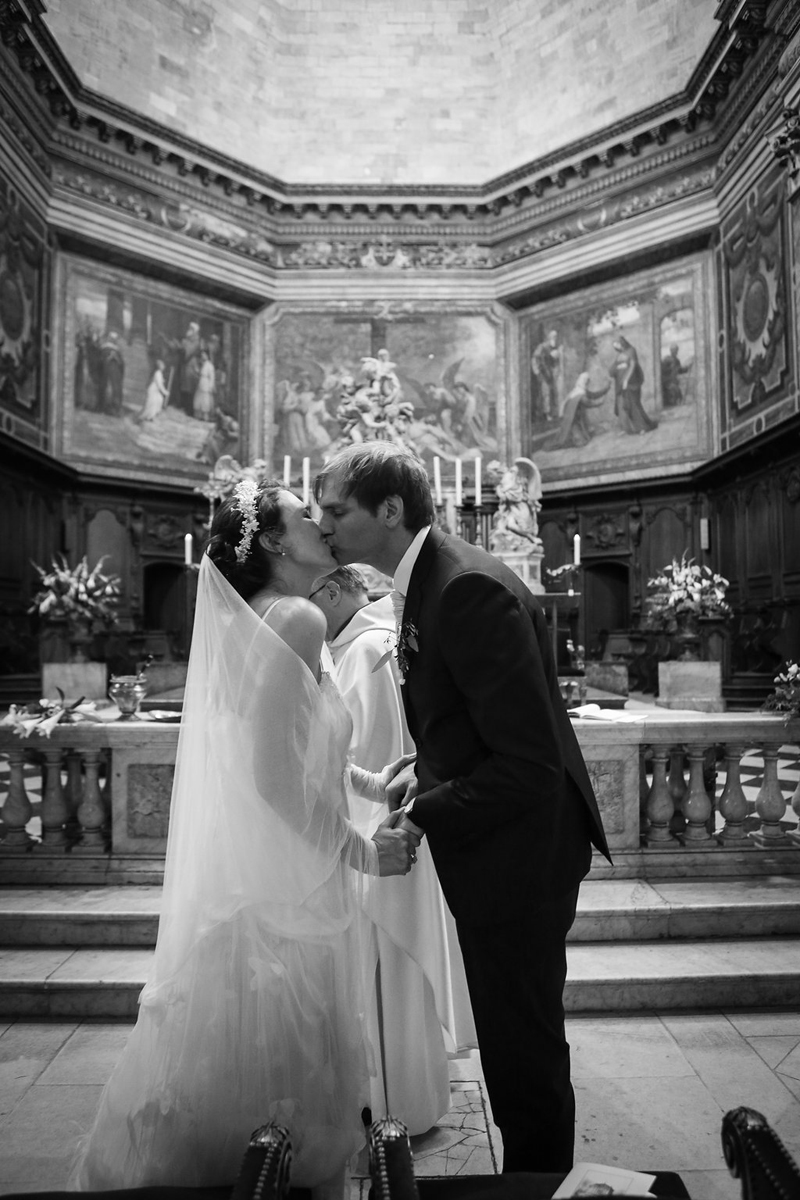 Cérémonie religieuse de mariage romantique en Gironde.