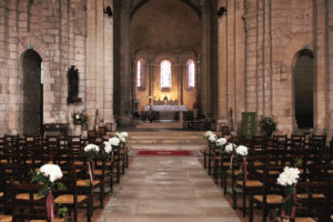Déco De L'église Lors De Ce Mariage En Charente Maritime.