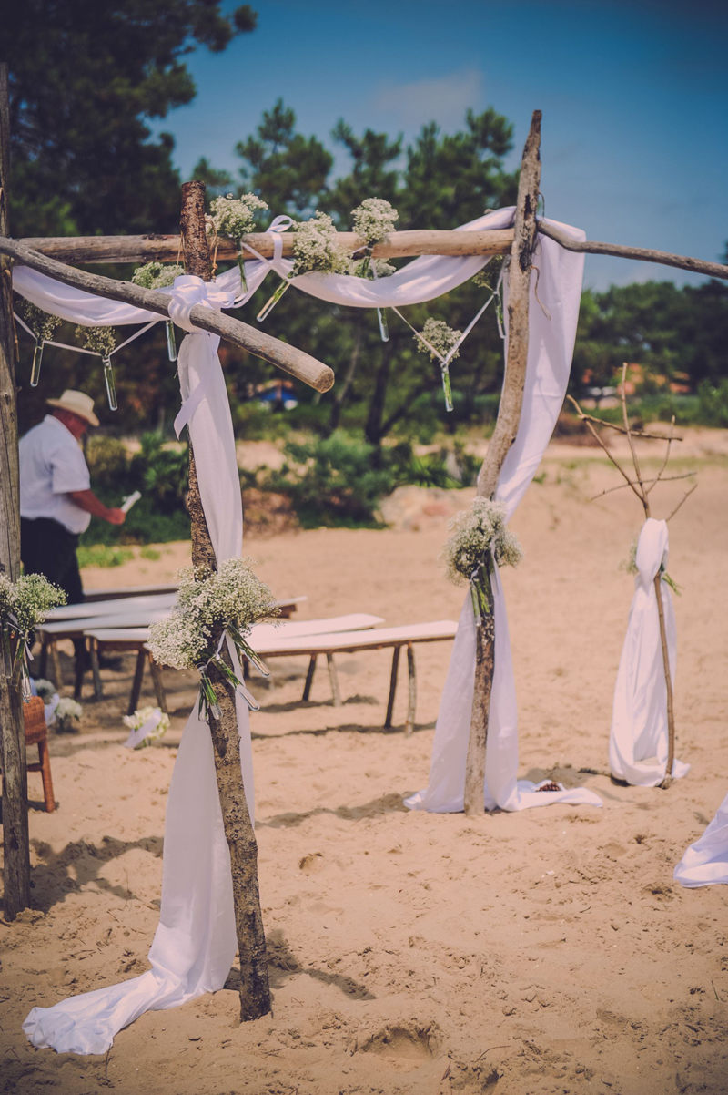 Arche de cérémonie laïque sur la plage lors d'un mariage en Gironde et Cap ferret.