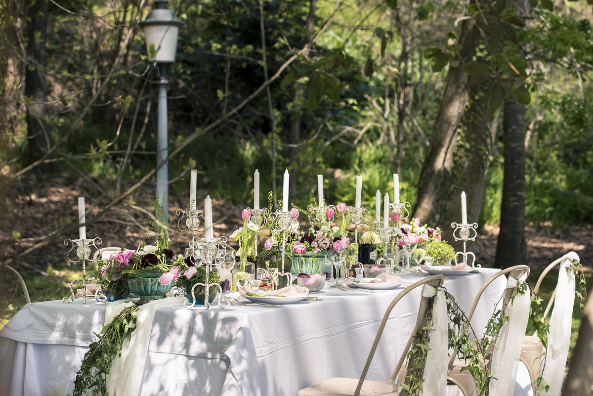 Centre de table mariage champêtre en décoration et fleurs.