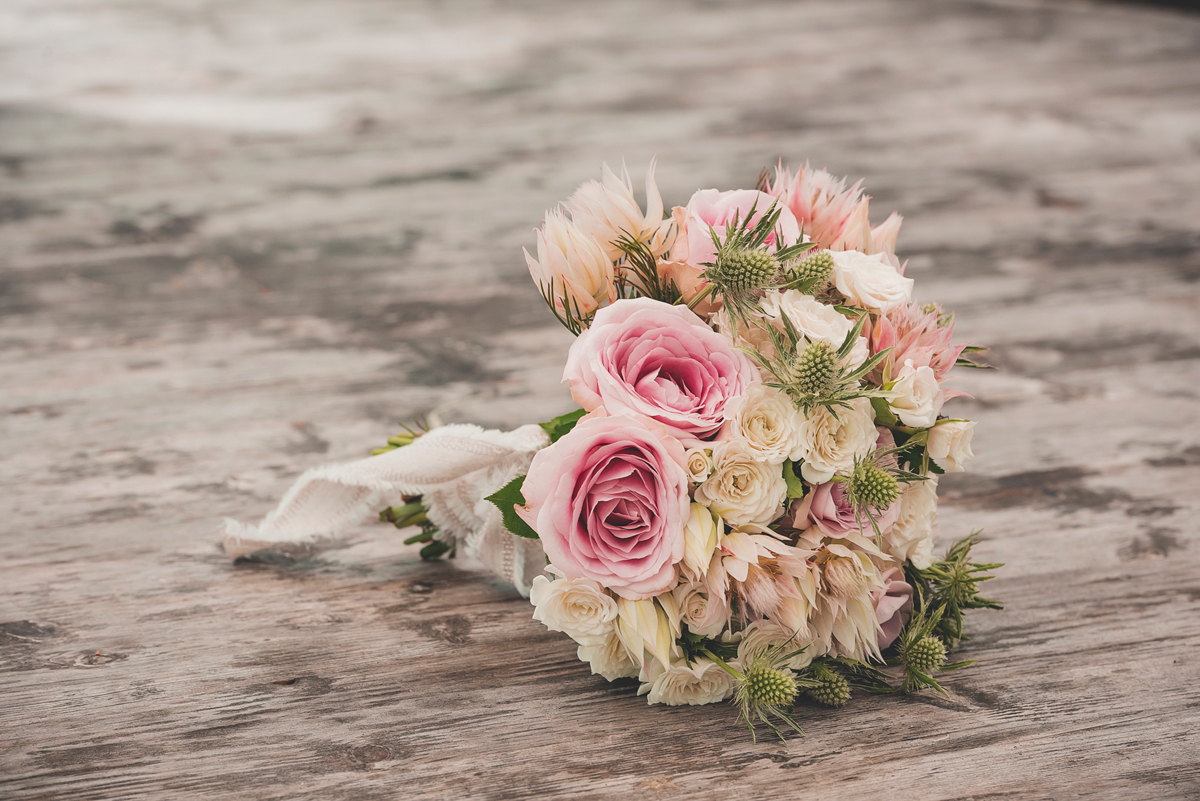 Bouquet de mariée champêtre pour une déco en fleur de mariage.