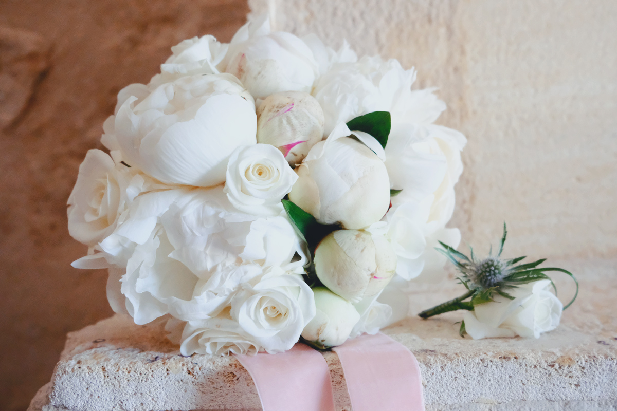 Bouquet de mariée en pivoine pour un mariage champêtre et chic.