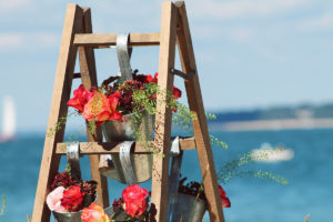 Échelle En Bois Pour Une Décoration En Fleurs Champêtre De Mariage, événement Et Réception.