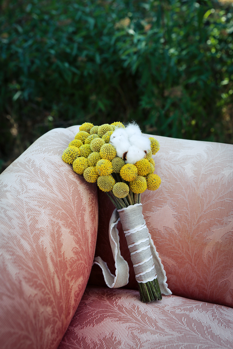 Fleurs de septembre de mariage champêtre à la déco et au bouquet d'événement chic.