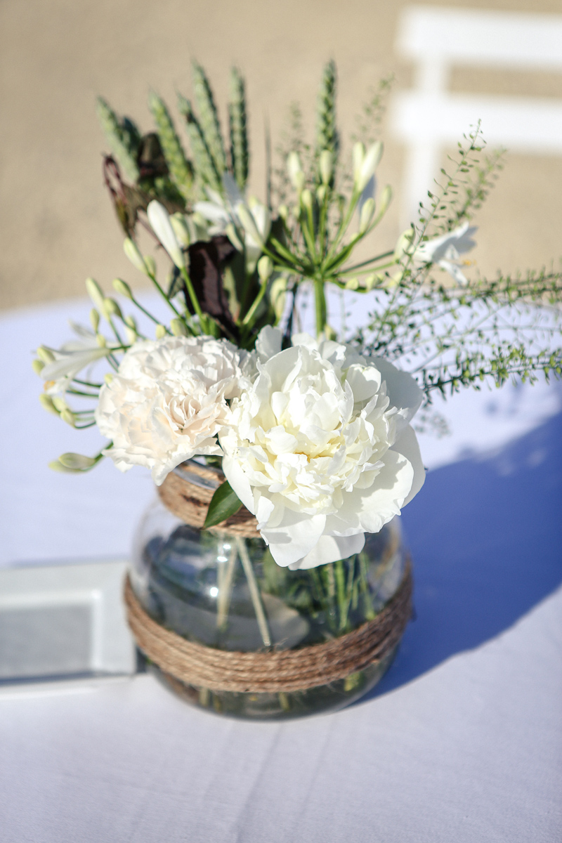 Fleurs juillet de mariage champêtre et bouquet en pivoine de décoration.