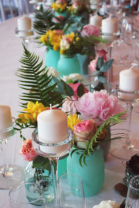 Décoration Table Rectangulaire Mariage, Réception Et événement En Fleur Au Style Chic Et Simple.
