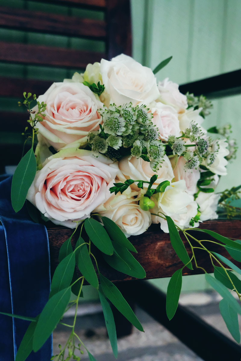 Bouquet de mariée lors du mariage au lieu de réception de la Demeure du Siècle.
