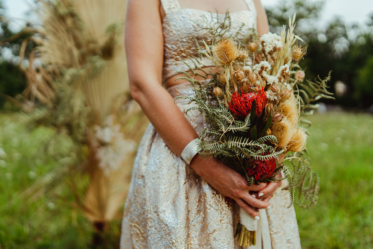 Décoration florale de mariage sur un style bohème chic par la décoratrice et fleuriste Elisabeth Delsol.