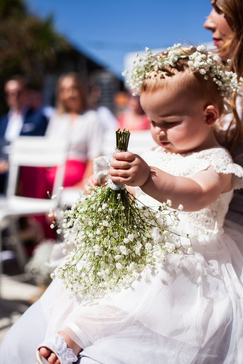 Mariage au Pays Basque avec la fleur blanche de gypsophile pour un bouquet.