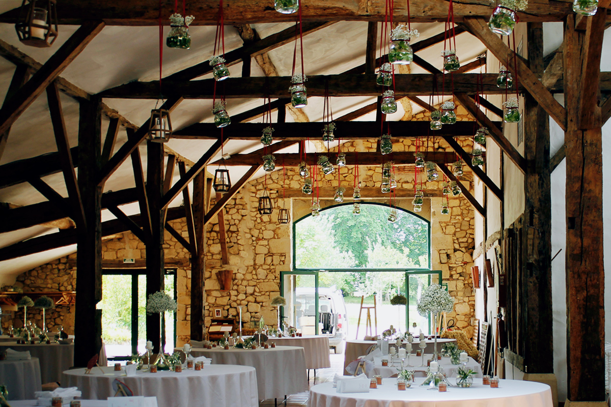 Grange et salle de mariage en Aquitaine à la décoration au thème country et western.