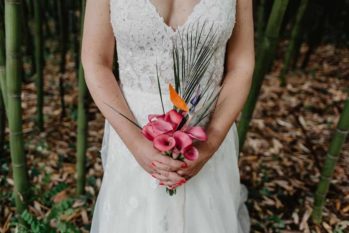 Bouquet de mariée style naturel avec un feuillage de steel grass.