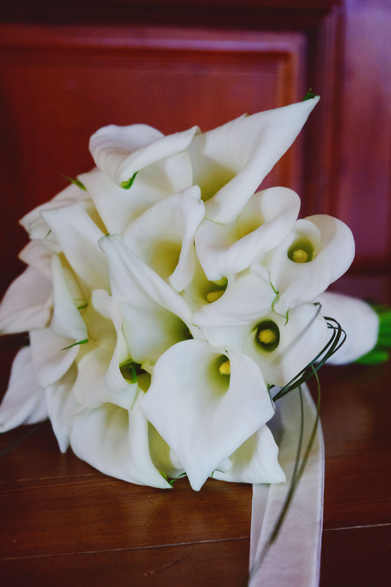Bouquet de mariée en automne de couleur blanche avec la fleur de calla.