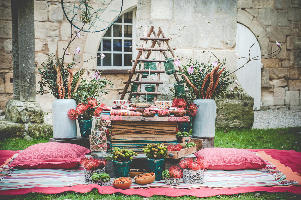 Déco de table des mariés d'elopement mariage intime organisé en Aquitaine.