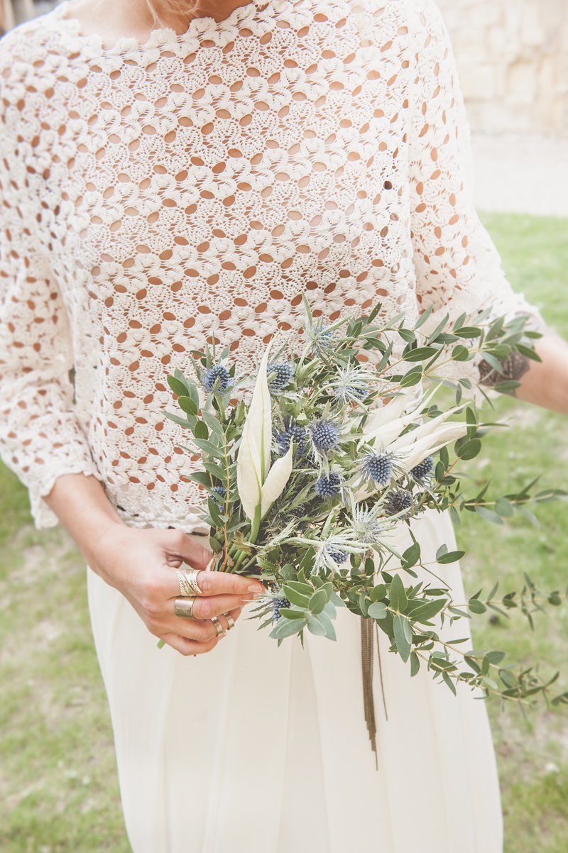 Bouquet de mariée en eucalyptus lors d'un elopement mariage intime et champêtre.