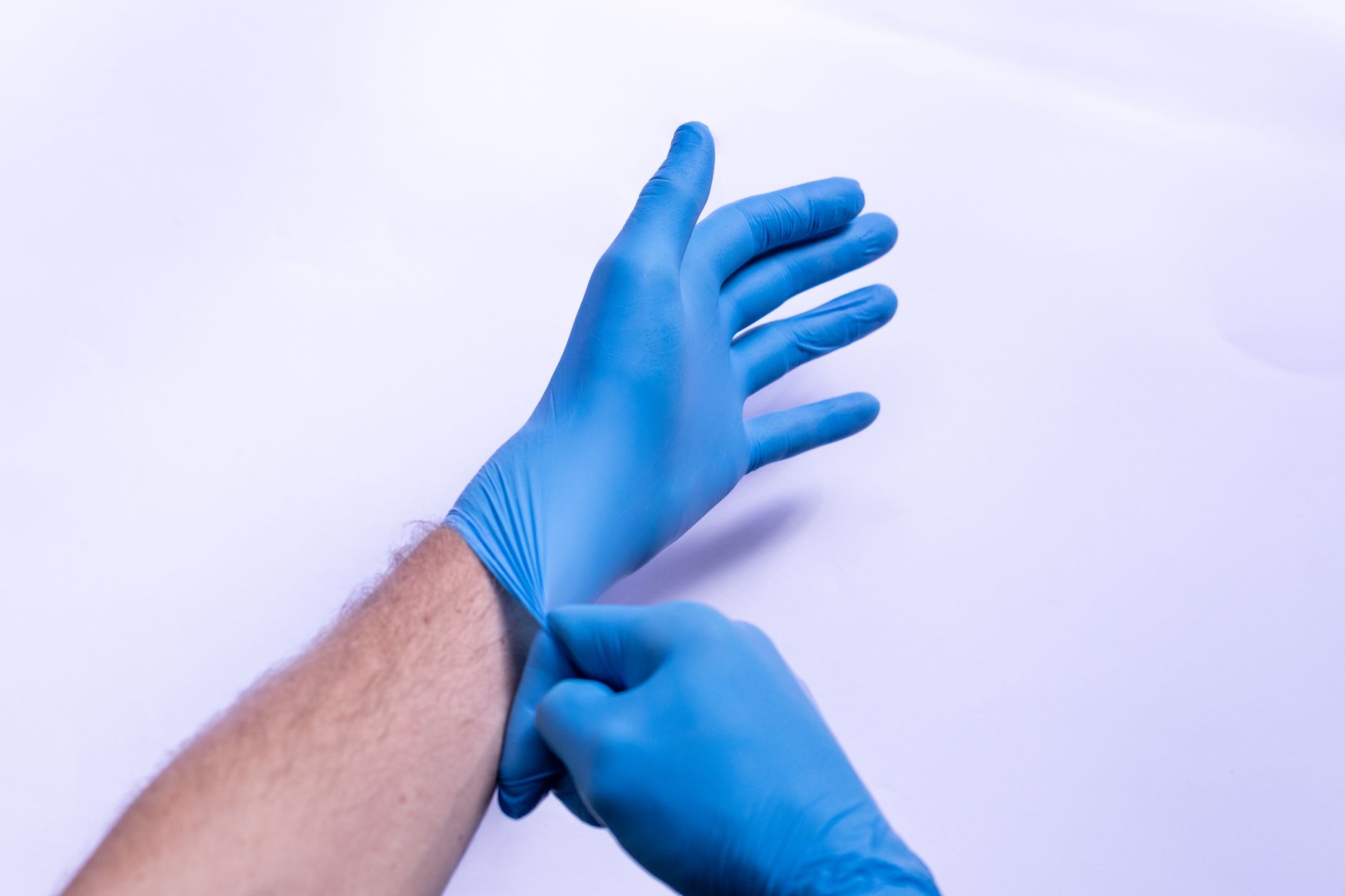 Application acide oxalique blanchiment bois meuble chêne pinceau