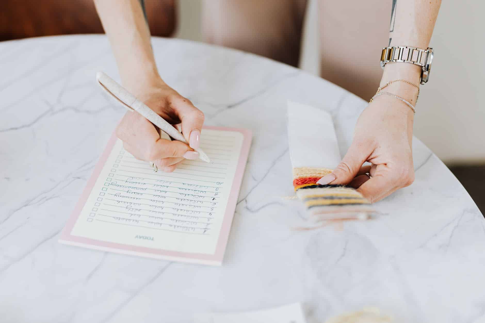 Check-list organisation mariage surprise sur carnet blanc