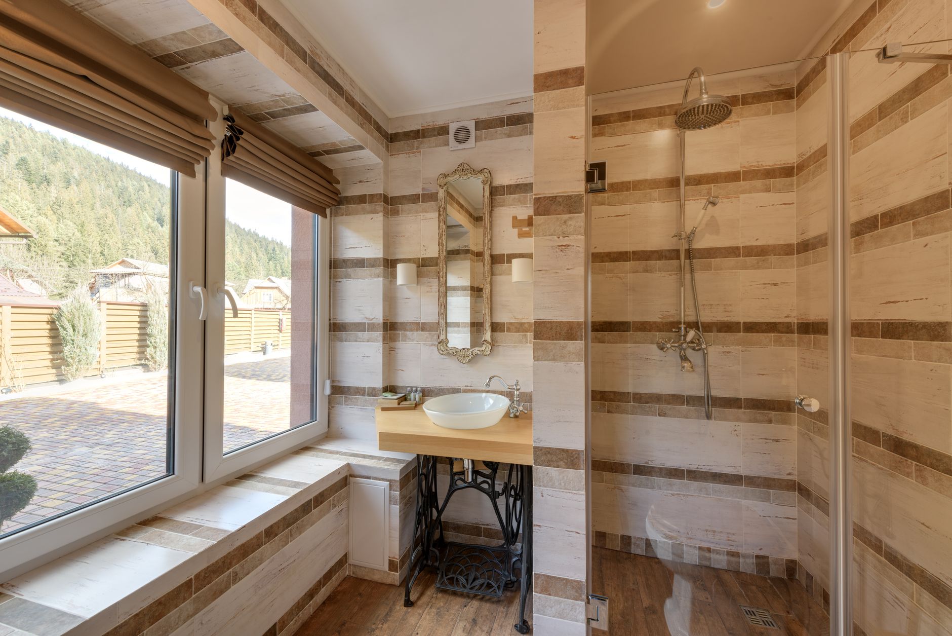 Aérer salle de bain après douche pour éviter moisissure des joints