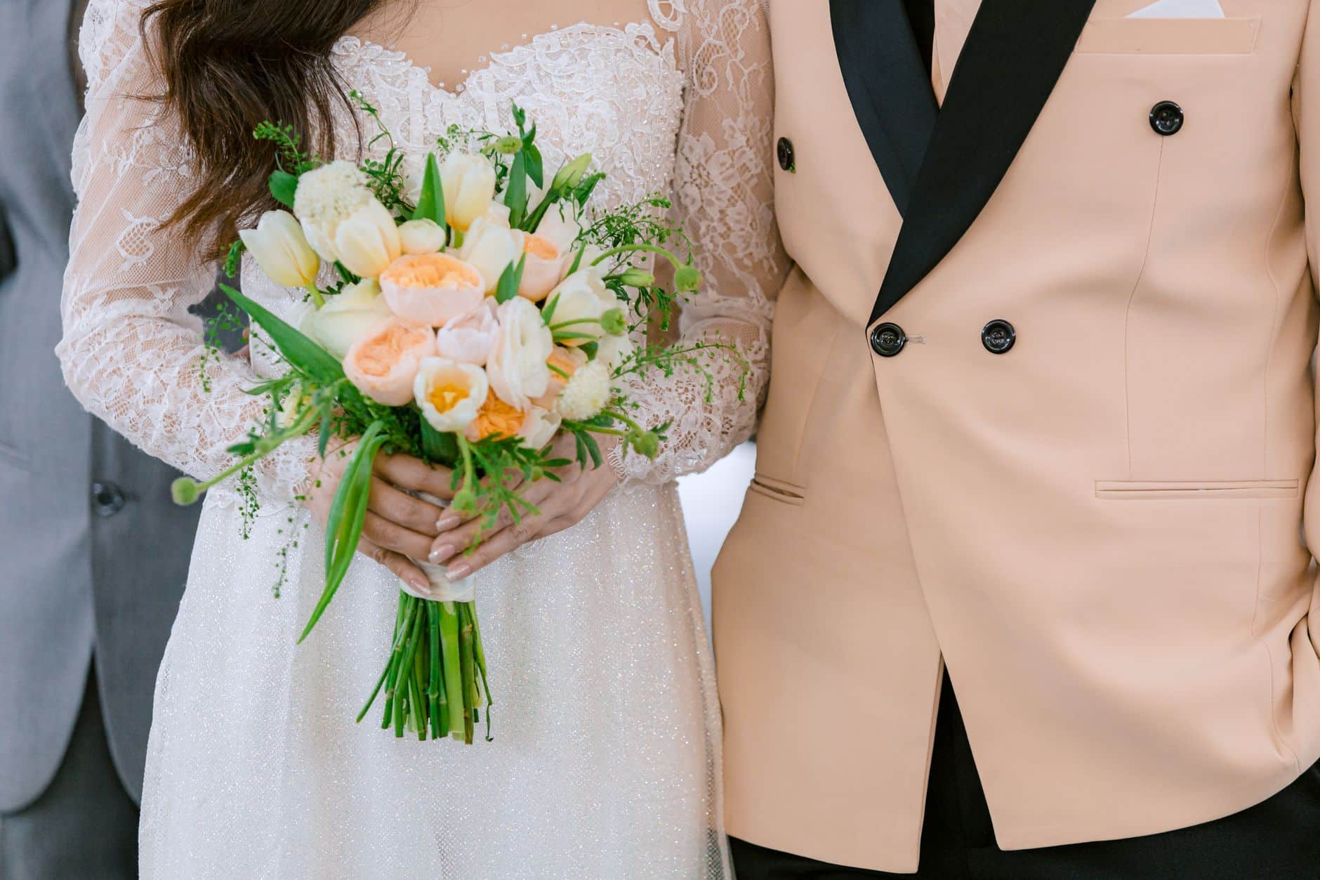 Robe de mariée manche longue en dentelle romantique élégante