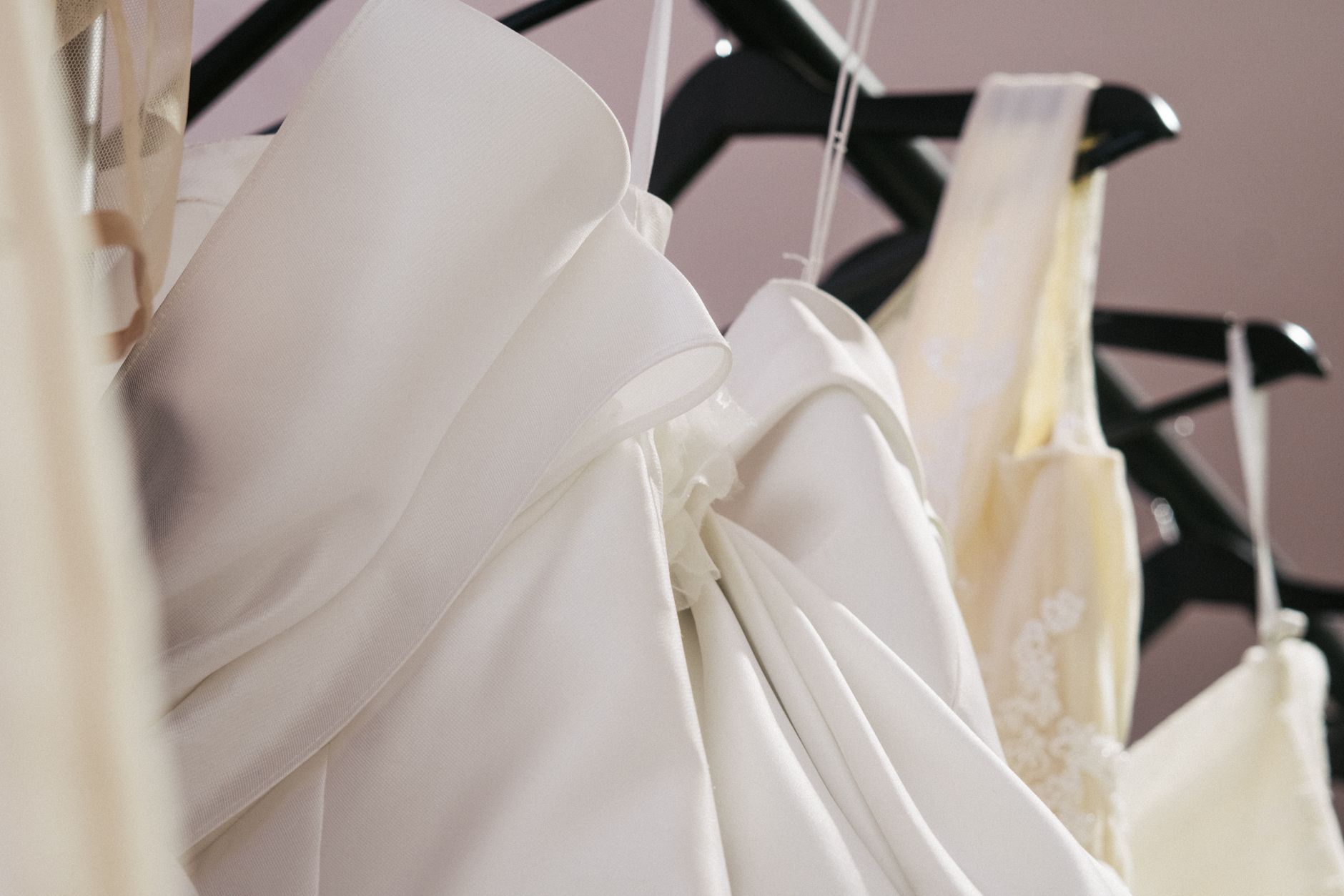 Matières nobles robe de mariée simple crêpe satin ivoire